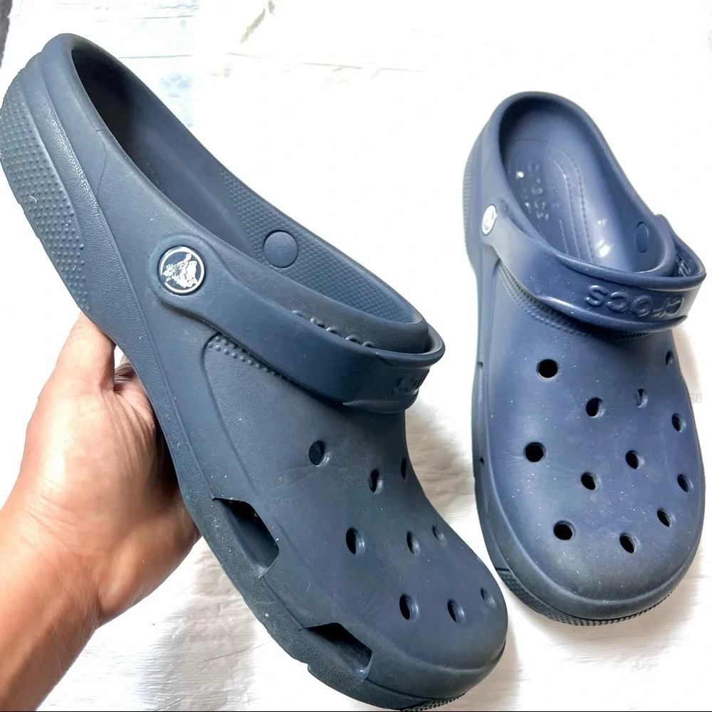 Crocs ICONIC Comfort Classic Vented Clogs in Navy blue mens size 13